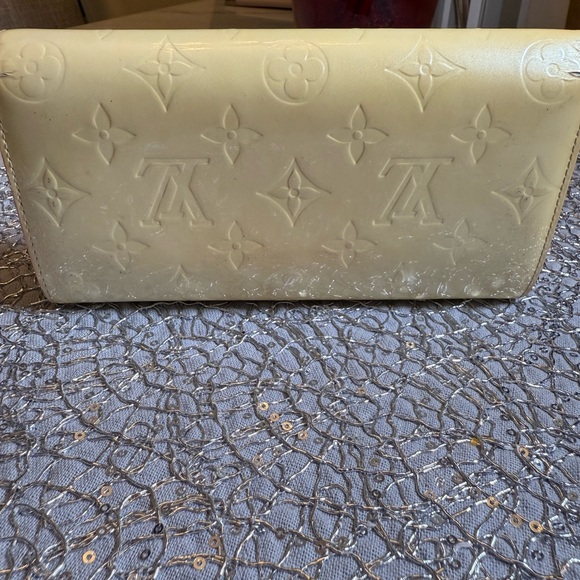 LV Vernis Flap Wallet - Picture 2 of 3